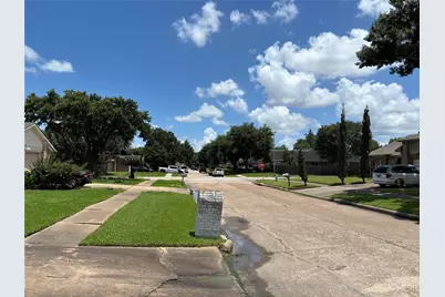 11427 Mulholland Drive, Houston, TX 77477 - Photo 4