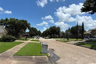 11427 Mulholland Dr, Houston, TX 77477 - Photo 4