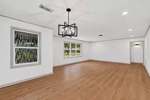 5619 Warm Springs Rd, Houston, TX 77035 - Photo 6