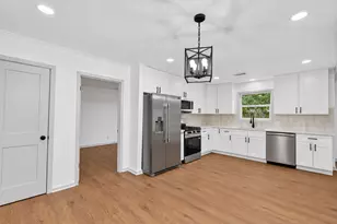 5619 Warm Springs Rd, Houston, TX 77035 - Photo 10