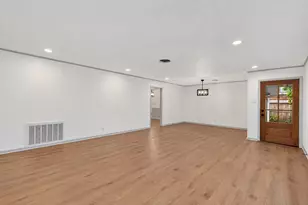 5619 Warm Springs Rd, Houston, TX 77035 - Photo 4