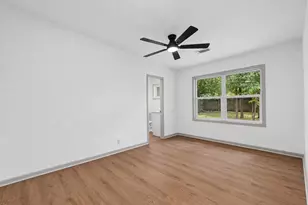 5619 Warm Springs Rd, Houston, TX 77035 - Photo 18