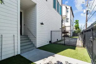 1114 W 15th 1/2 St, Houston, TX 77008 - Photo 6