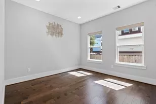 1114 W 15th 1/2 St, Houston, TX 77008 - Photo 12