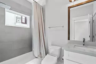 1114 W 15th 1/2 St, Houston, TX 77008 - Photo 14