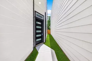 7719 Bowen St, Houston, TX 77051 - Photo 2