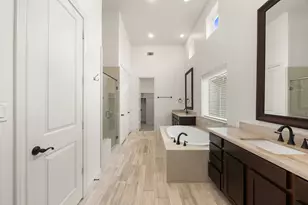 8720 Kempwood Dr, Houston, TX 77080 - Photo 16