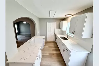 5715 Lakefield Drive, Houston, TX 77033 - Photo 6