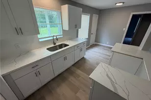 5715 Lakefield Dr, Houston, TX 77033 - Photo 10