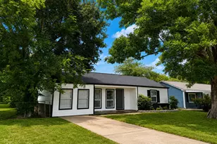 5715 Lakefield Dr, Houston, TX 77033 - Photo 2