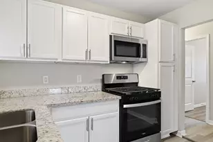 9242 Forest View St, Houston, TX 77078 - Photo 16