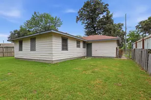9242 Forest View St, Houston, TX 77078 - Photo 34