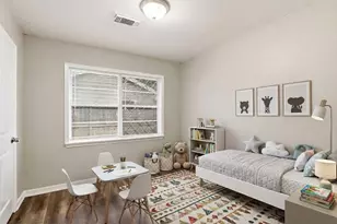 9242 Forest View St, Houston, TX 77078 - Photo 8