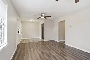 9242 Forest View St, Houston, TX 77078 - Photo 14