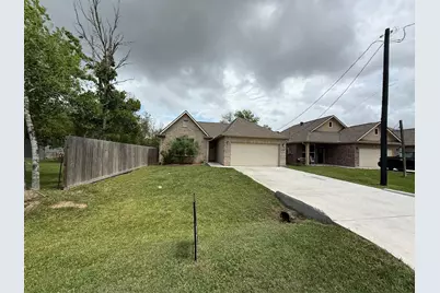 4427 17th St, Bacliff, TX 77518 - Photo 2