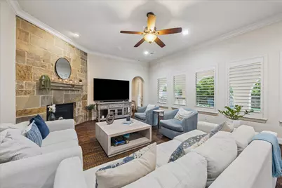 22 N Player Manor Circle, The Woodlands, TX 77382 - Photo 2