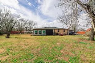 406 S Owensville St, Franklin, TX 77856 - Photo 10