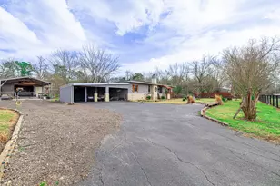 406 S Owensville St, Franklin, TX 77856 - Photo 6