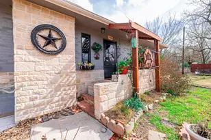 406 S Owensville St, Franklin, TX 77856 - Photo 2