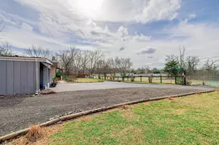 406 S Owensville St, Franklin, TX 77856 - Photo 8