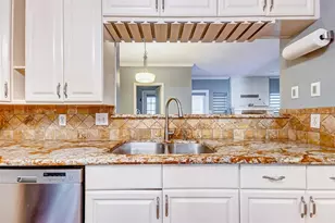 10716 Briar Forest Dr, Houston, TX 77042 - Photo 8