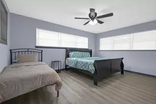 11103 Greenwillow St, Houston, TX 77035 - Photo 16