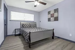 11103 Greenwillow St, Houston, TX 77035 - Photo 12