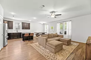 2340 N Amber Ruse Ct, Conroe, TX 77304 - Photo 2