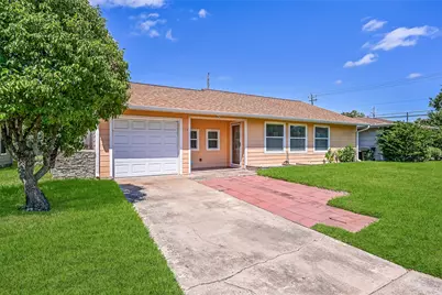 104 Bonita Avenue, Galveston, TX 77550 - Photo 2