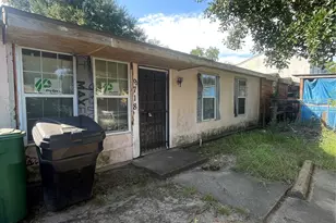 9718 Farragut St, Houston, TX 77078 - Photo 2