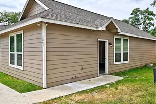 11552 Persimmon St, Willis, TX 77318 - Photo 2