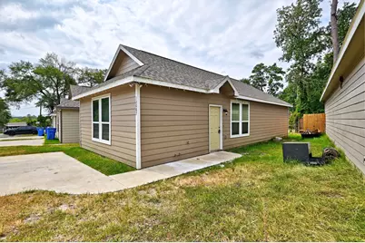 11552 Persimmon Street, Willis, TX 77318 - Photo 2