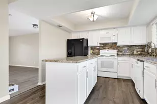 346 Lost Rock Dr, Houston, TX 77598 - Photo 8