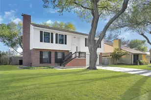 346 Lost Rock Dr, Houston, TX 77598 - Photo 2