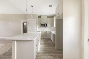 4210 Margaret St, Bryan, TX 77803 - Photo 6