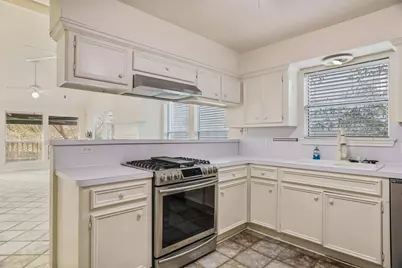 131 Oak Road, Clear Lake Shores, TX 77565 - Photo 10