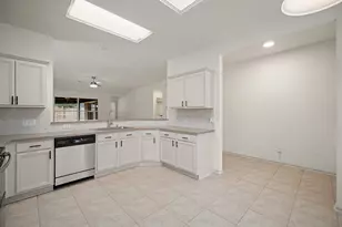 13410 Baron Hill Ln, Rosharon, TX 77583 - Photo 10