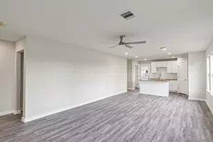 1010 4th St, Hempstead, TX 77445 - Photo 6
