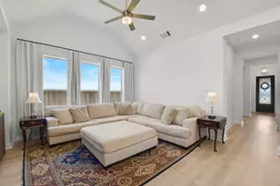 11915 S Pavillion Dr, Mont Belvieu, TX 77523 - Photo 6