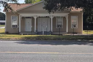 601B West Washington Ave Ave, Navasota, TX 77868 - Photo 1