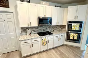 2635 Oakwood Blf Trl, Houston, TX 77038 - Photo 12