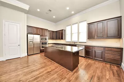 210 E 28th Street, Houston, TX 77008 - Photo 12