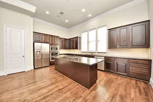 210 E 28th St, Houston, TX 77008 - Photo 12