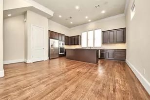 210 E 28th St, Houston, TX 77008 - Photo 16