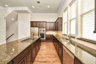 210 E 28th St, Houston, TX 77008 - Photo 14