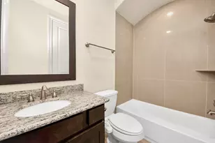 210 E 28th St, Houston, TX 77008 - Photo 10