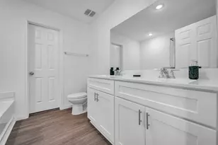 7306 Madison Cmns Ln, Houston, TX 77075 - Photo 14