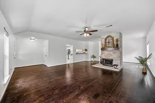 6 Cottage Grove Pl, The Woodlands, TX 77381 - Photo 4