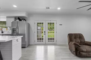 910 7th St, Bay City, TX 77414 - Photo 8