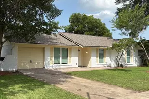 12127 Rhinebeck Dr, Houston, TX 77089 - Photo 2